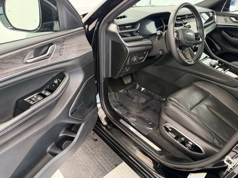 Used 2023 Jeep Grand Cherokee Overland w/ Advanced Protech Group III AWD/4WD image 31