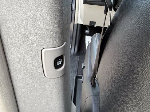 Used 2015 Chrysler Town & Country Touring-L w/ Driver Convenience Group FWD image 19