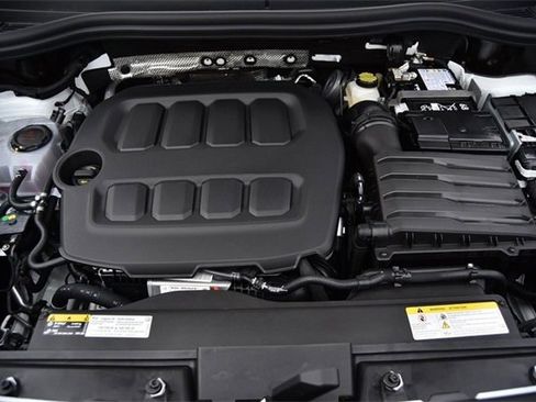 New 2026 Volkswagen Tiguan SE R-Line image 26