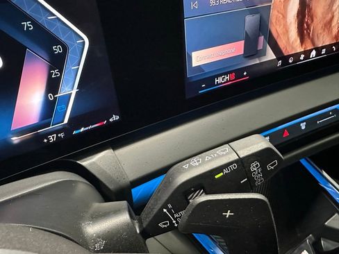 Used 2025 BMW X3 xDrive30i w/ M Sport Package image 22