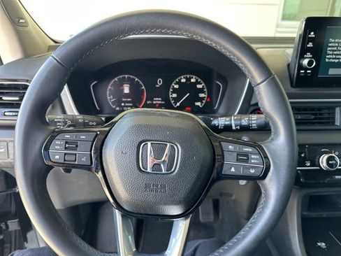 Certified 2024 Honda Pilot Touring image 6