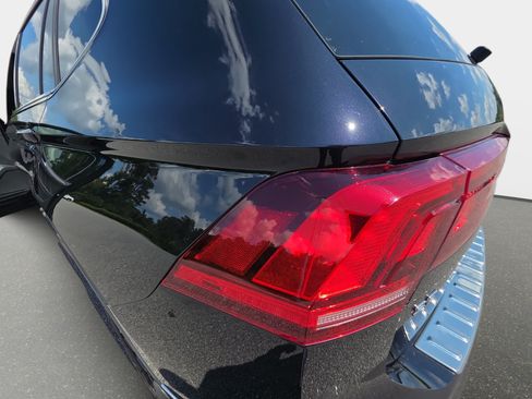 Used 2024 Volkswagen Tiguan SE w/ Panoramic Sunroof Package AWD/4WD image 35