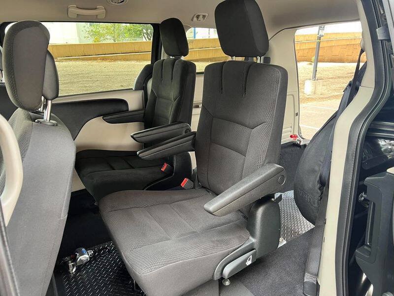 Used 2017 Dodge Grand Caravan SE w/ Power Window Group FWD image 35