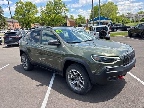 Used 2021 Jeep Cherokee Trailhawk w/ Sun, Sound & Nav Group AWD/4WD image 2