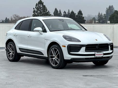 Used 2025 Porsche Macan image 10
