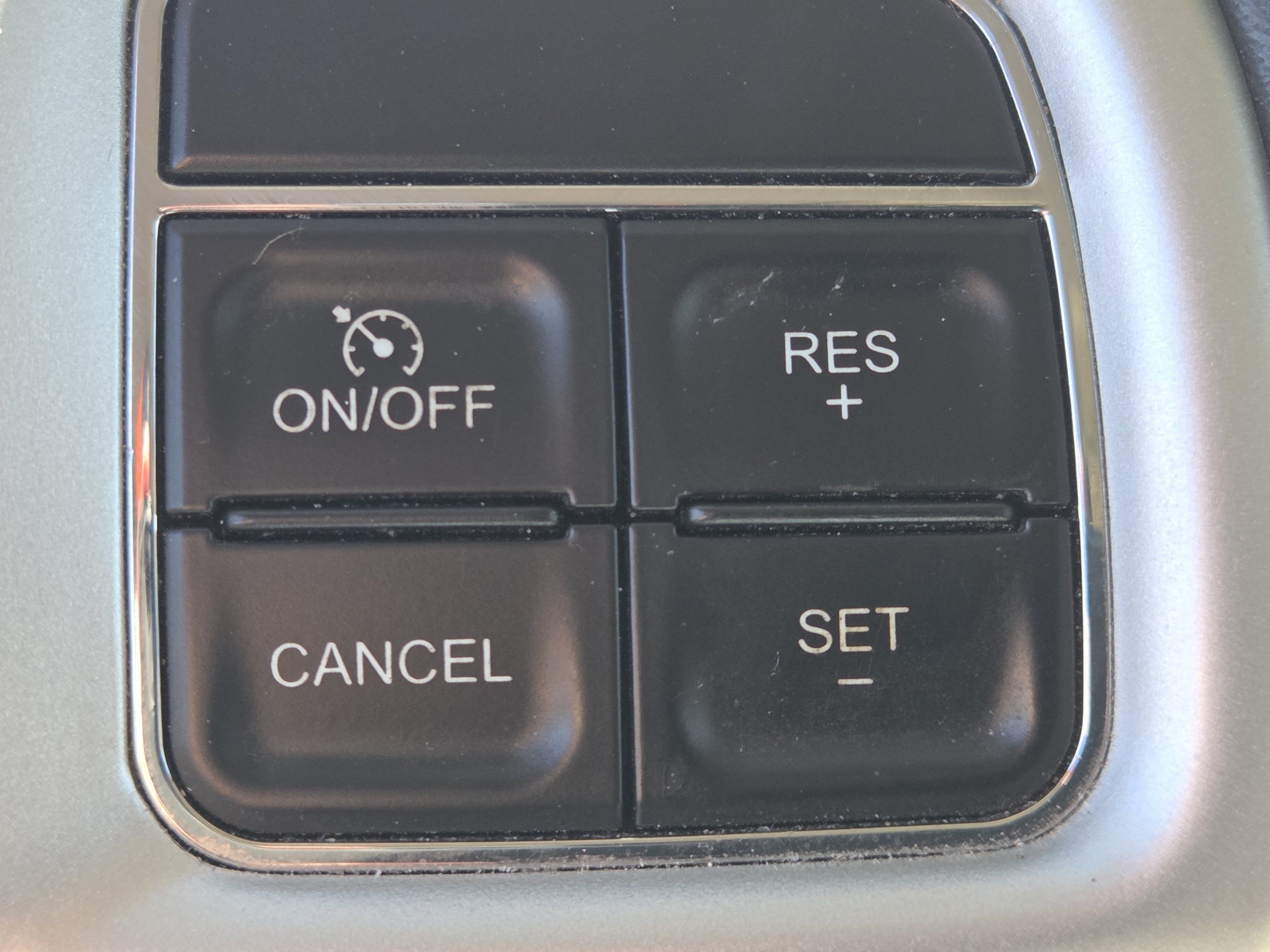 Used 2015 Chrysler Town & Country Touring FWD image 12