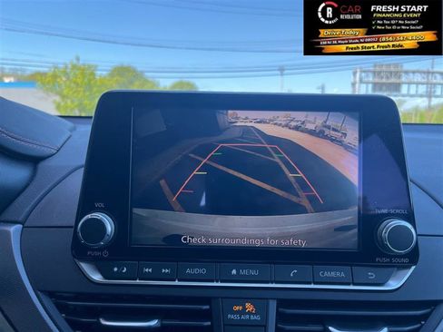 Used 2024 Nissan Altima 2.5 SR FWD image 15