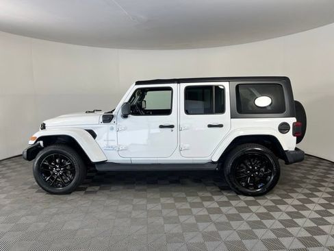 Used 2023 Jeep Wrangler Unlimited Sahara w/ Cold Weather Group AWD/4WD image 4