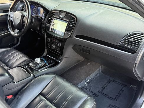 Used 2019 Chrysler 300 S RWD image 18