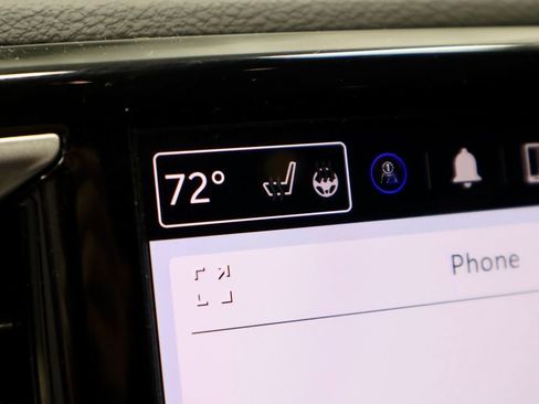 Used 2024 Chrysler Pacifica Touring-L FWD image 4
