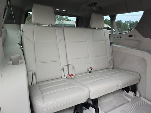 Certified 2025 Cadillac Escalade ESV Sport Platinum image 12