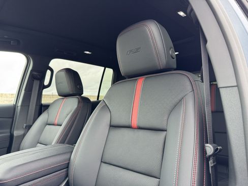 New 2026 Chevrolet Traverse RS w/ LPO, Floor Liner Package AWD/4WD image 13