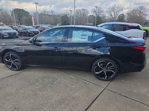 Used 2025 Nissan Altima 2.5 SR image 6