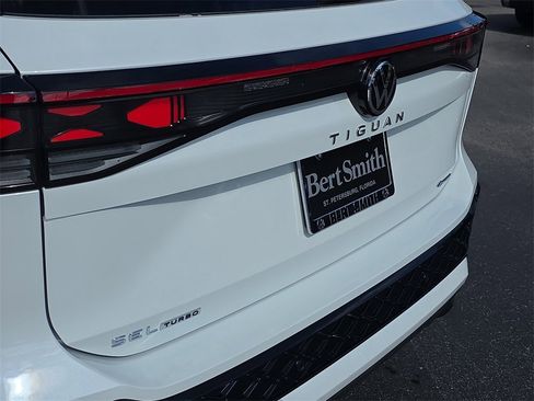 New 2026 Volkswagen Tiguan SEL R-Line image 6