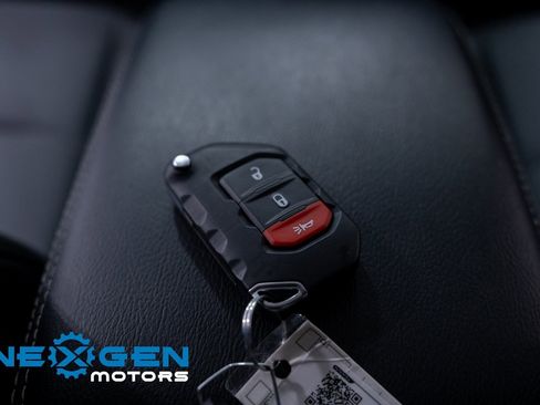 Used 2020 Jeep Wrangler Unlimited Sahara image 25