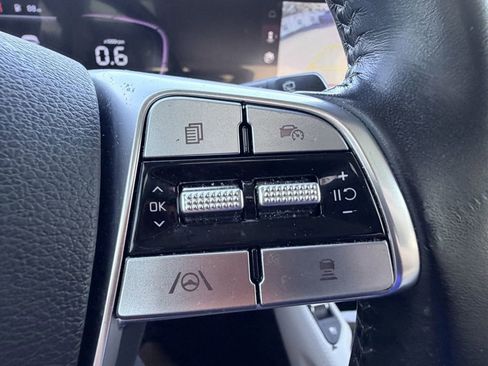 Used 2024 Kia Telluride EX w/ EX Captain's Chair Package image 33