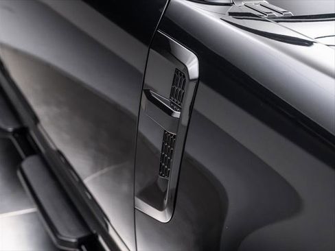 New 2025 Land Rover Defender 110 X-Dynamic SE AWD/4WD image 37