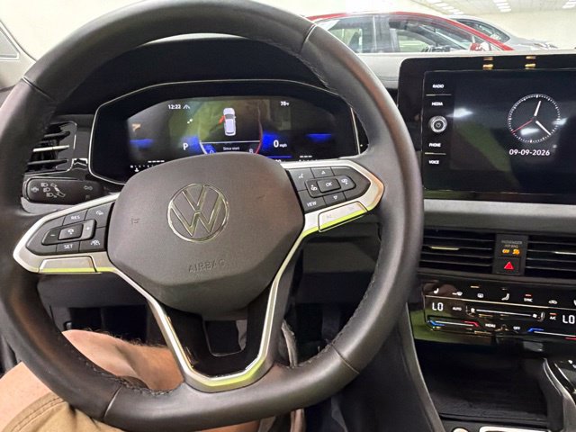Used 2025 Volkswagen Jetta SE FWD image 19