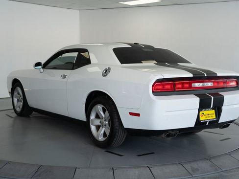 Used 2014 Dodge Challenger SXT RWD image 6