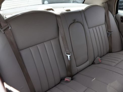 Used 2006 Lincoln Town Car Signature image 14