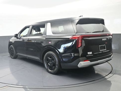 Used 2025 Kia Carnival image 4