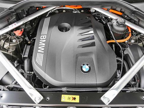 New 2026 BMW X5 xDrive50e w/ M Sport Package image 25