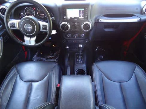 Used 2016 Jeep Wrangler Unlimited Rubicon AWD/4WD image 12