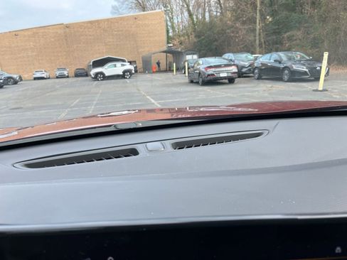 Used 2025 Chevrolet Trax LT image 18