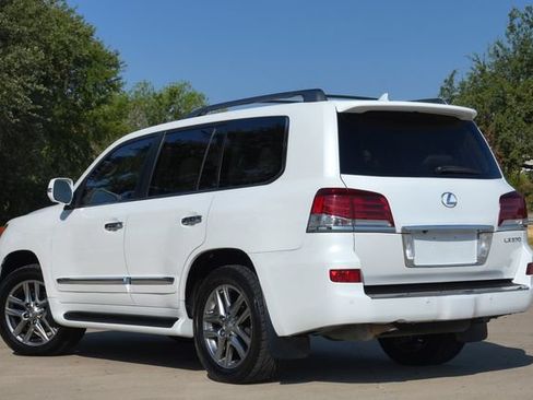Used 2013 Lexus LX 570 4WD w/ Luxury Pkg w/Pre-crash image 6