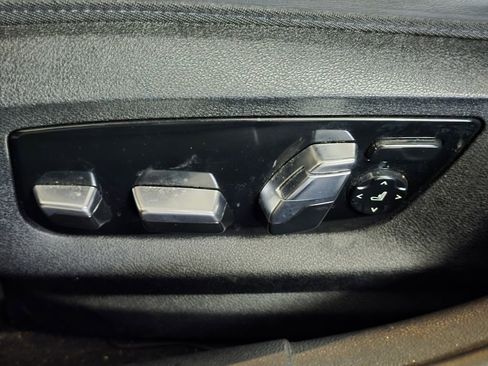 Used 2023 BMW M550i xDrive w/ Executive Package AWD/4WD image 17
