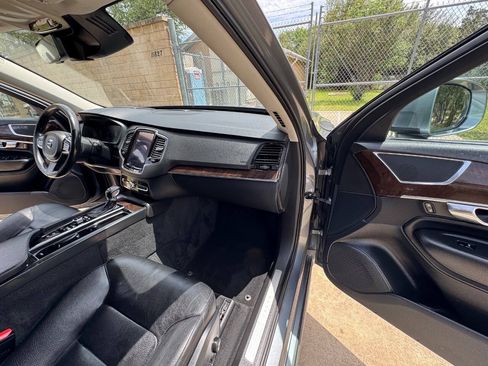 Used 2017 Volvo XC90 T6 Momentum w/ Vision Package AWD/4WD image 30