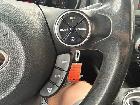 Used 2014 Kia Soul FWD image 19