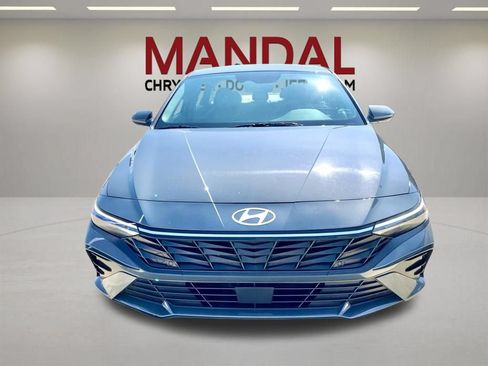 Used 2025 Hyundai Elantra SEL FWD image 2