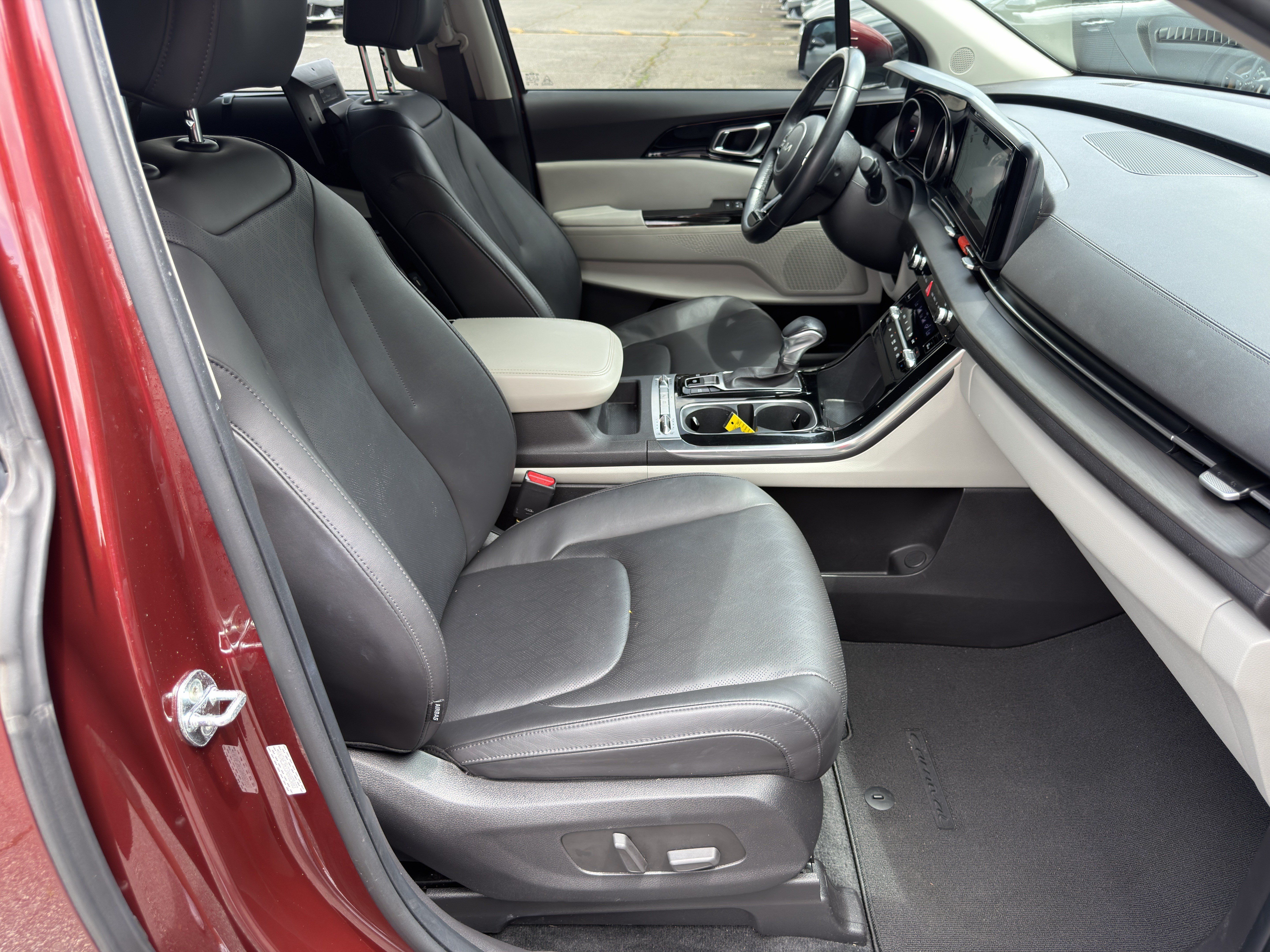 Used 2022 Kia Carnival SX FWD image 11