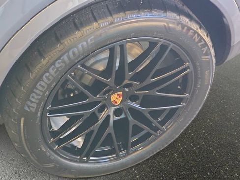 Used 2026 Porsche Cayenne Coupe AWD/4WD image 36
