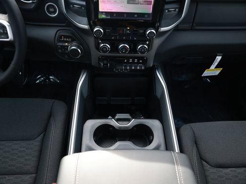 New 2026 RAM 1500 4x4 Crew Cab image 27