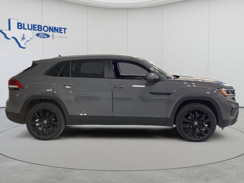 Used 2021 Volkswagen Atlas Cross Sport SE FWD image 4