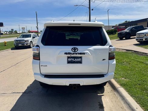 Used 2016 Toyota 4Runner SR5 AWD/4WD image 4