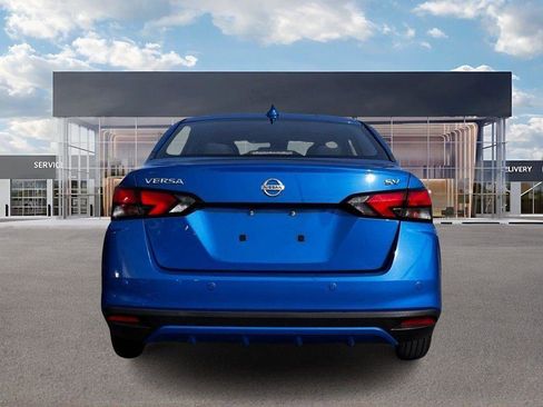 Used 2021 Nissan Versa SV image 5