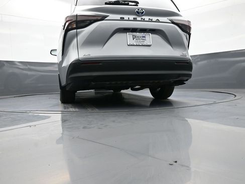 Certified 2024 Toyota Sienna XLE AWD/4WD image 33