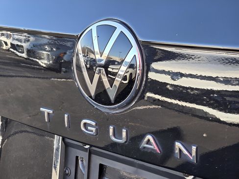 Used 2023 Volkswagen Tiguan SE R-Line image 29