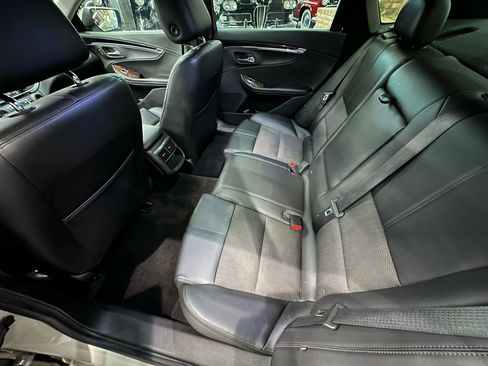 Used 2015 Chevrolet Impala LT w/ Convenience Package image 16