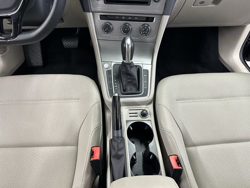 Used 2015 Volkswagen Golf TDI S FWD image 19