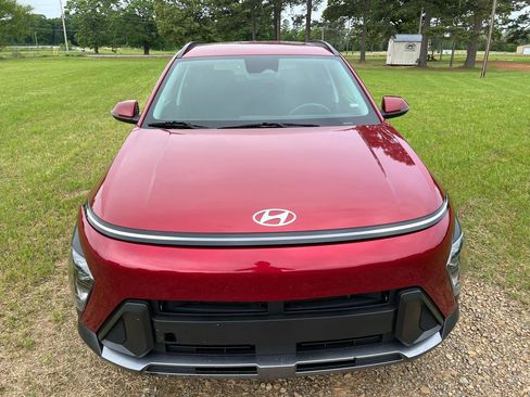 Used 2025 Hyundai Kona SEL FWD image 3