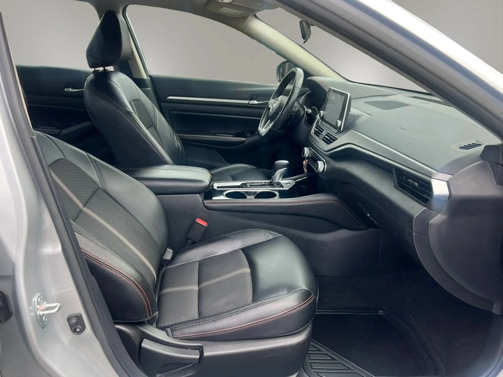 Used 2024 Nissan Altima 2.5 SR FWD image 30