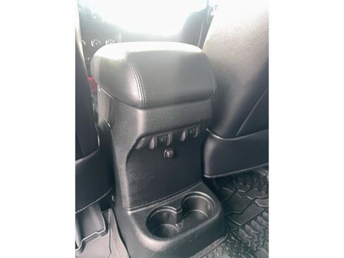 Used 2018 Jeep Wrangler Unlimited Rubicon w/ Dual Top Group image 27