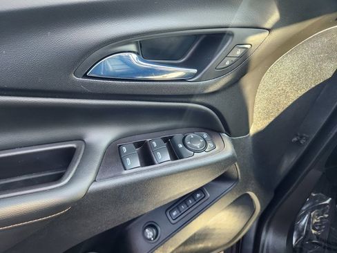 Used 2021 Chevrolet Equinox Premier image 11