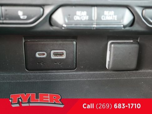 Used 2021 Chevrolet Suburban Z71 AWD/4WD image 39