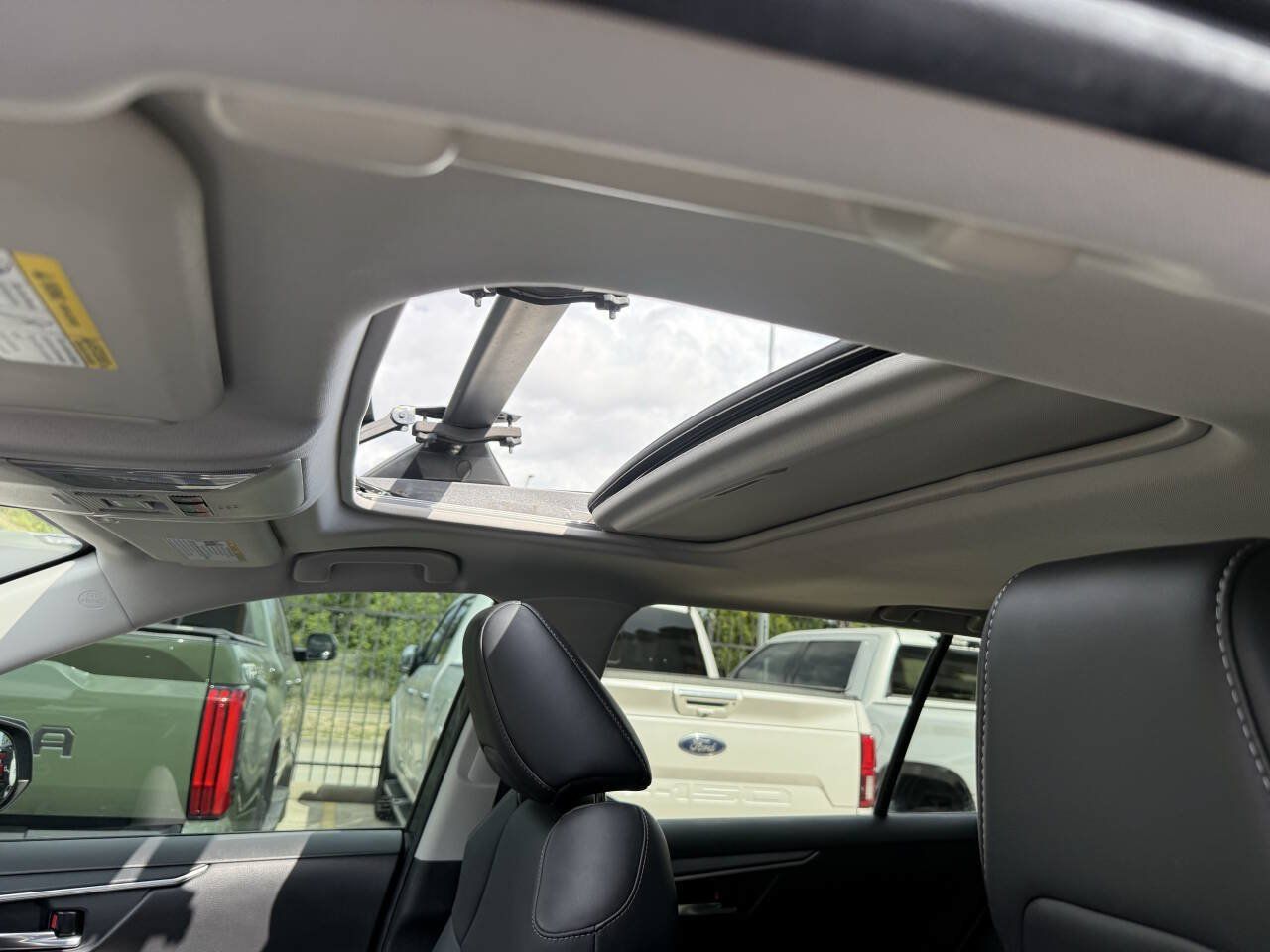 Used 2021 Toyota RAV4 XLE Premium FWD image 31