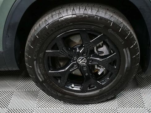 Certified 2025 Volkswagen Atlas Peak Edition SE image 38